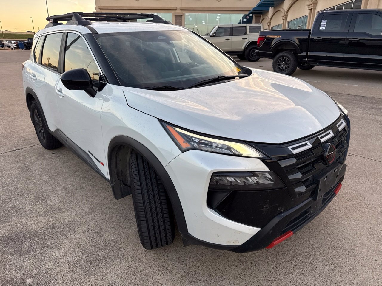 Used 2025 Nissan Rogue SV AWD/4WD image 19