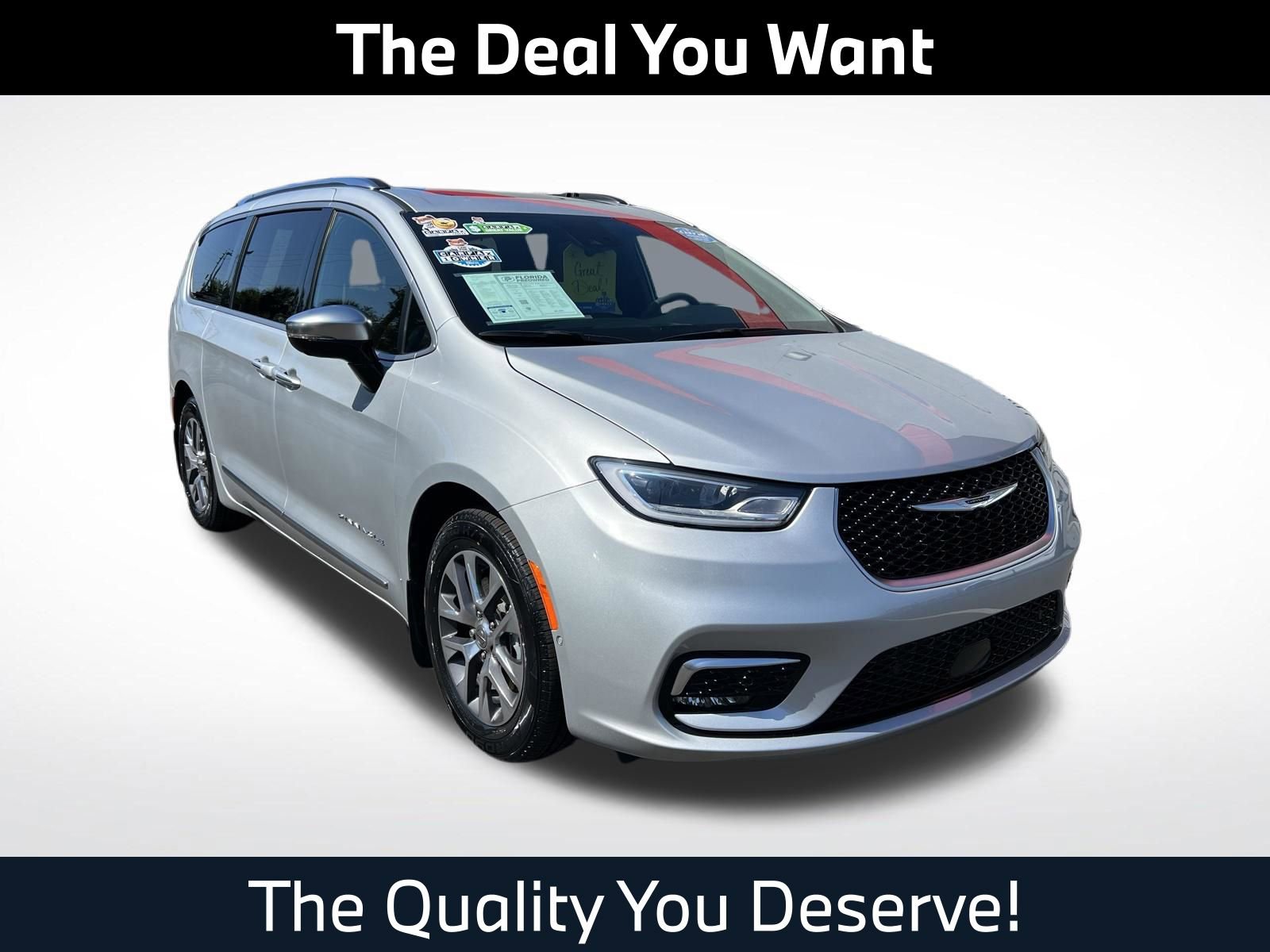 Used 2023 Chrysler Pacifica Pinnacle FWD image 1