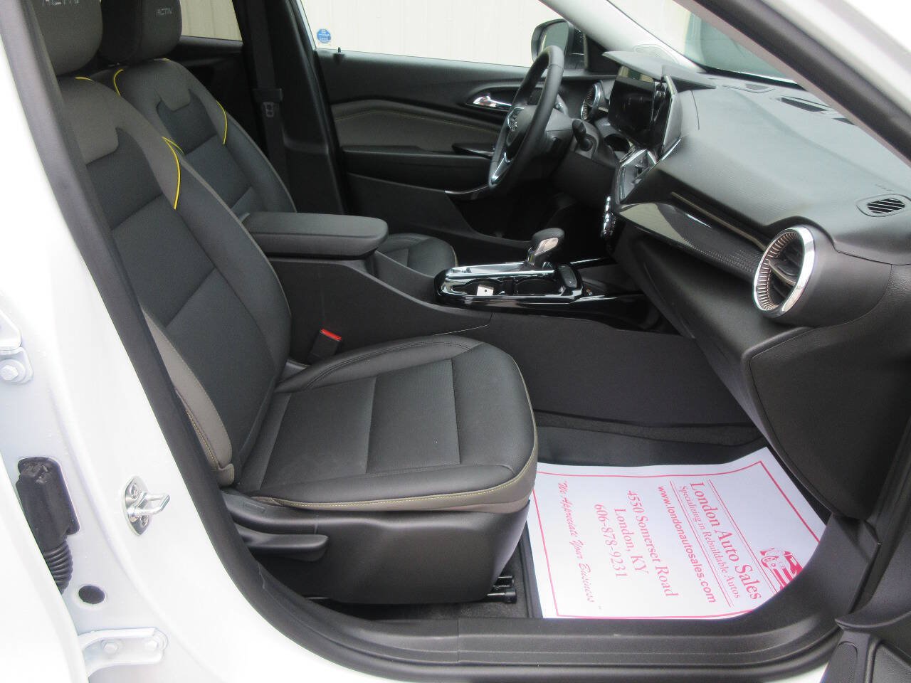 Used 2026 Chevrolet Trax ACTIV w/ Sunroof Package FWD image 17