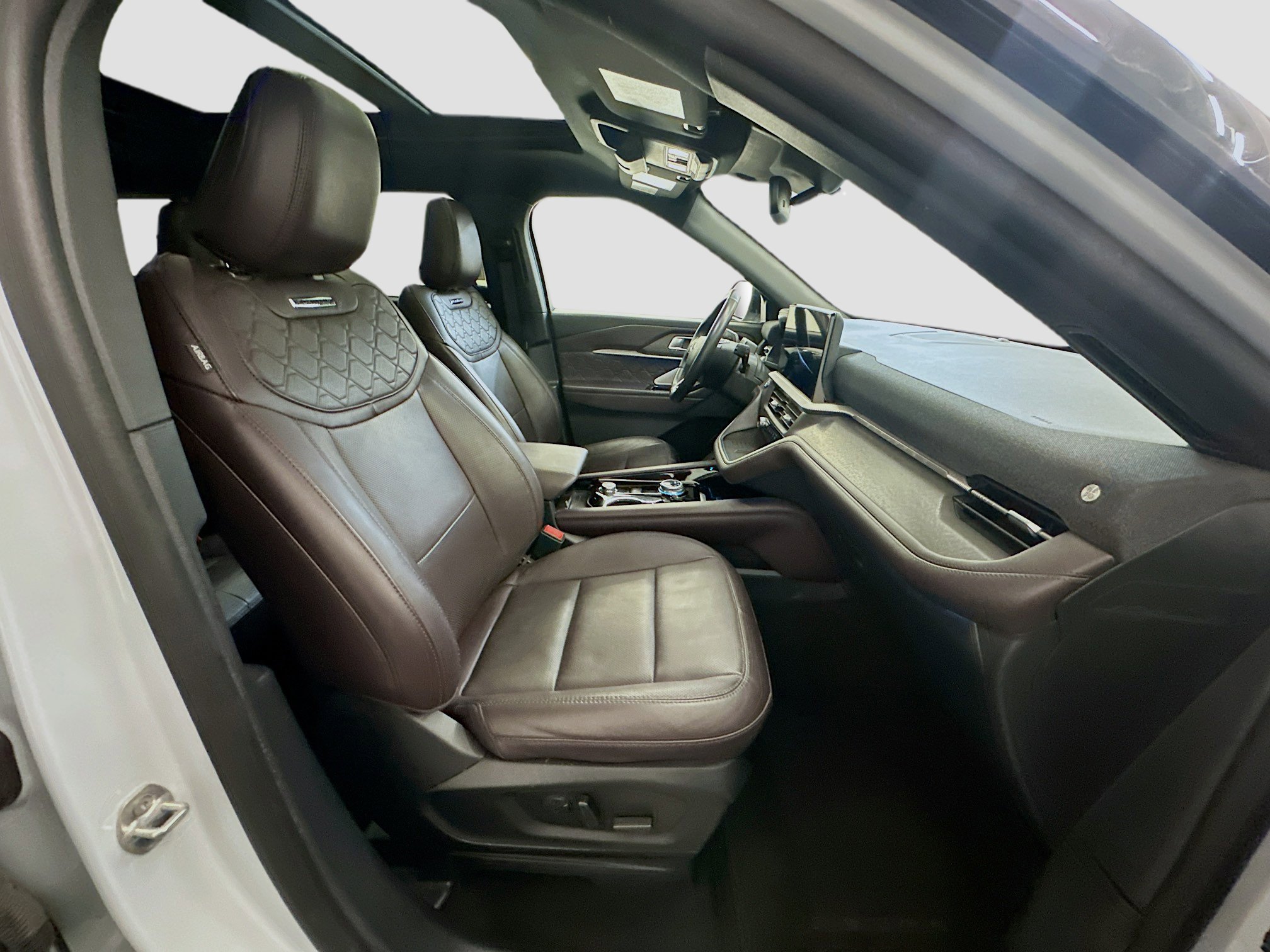 Used 2025 Ford Explorer Platinum w/ LUX Leather Package AWD/4WD image 35