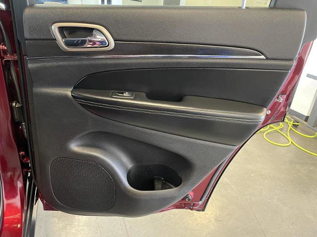Used 2017 Jeep Grand Cherokee Limited image 23