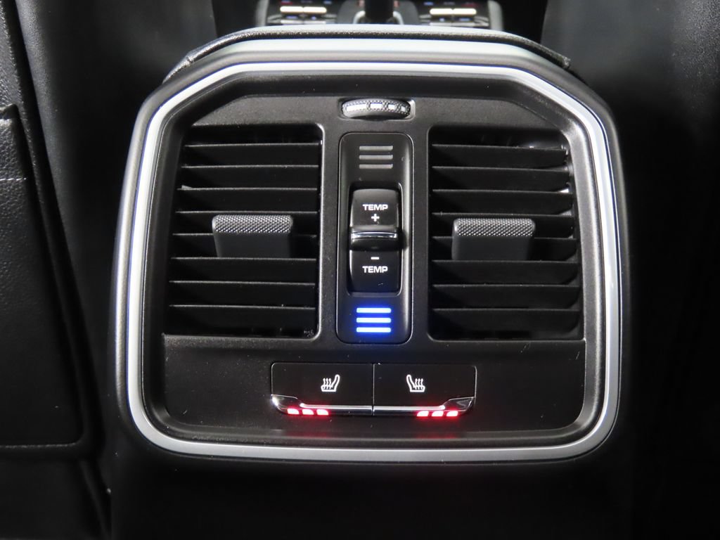 Certified 2026 Porsche Macan AWD/4WD image 33