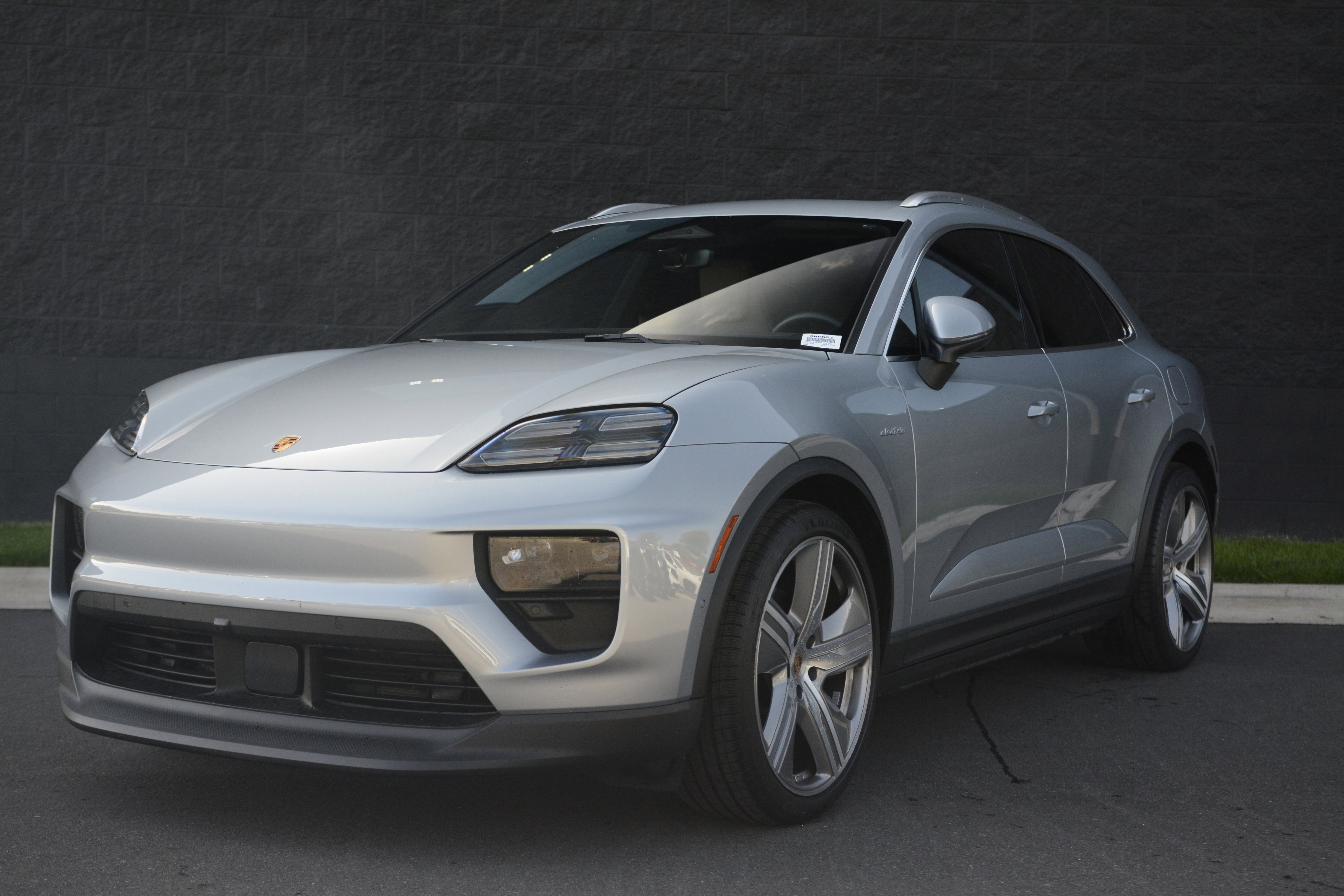 Certified 2025 Porsche Macan 4 Electric image 1
