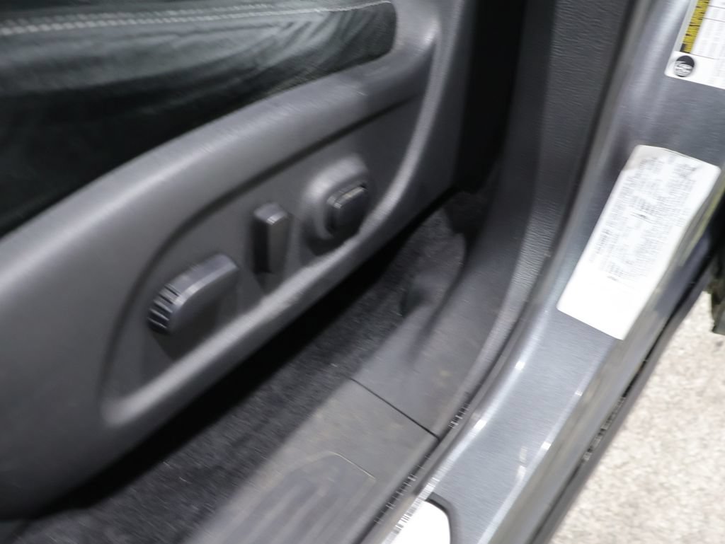 Used 2018 Nissan Murano SV AWD/4WD image 12