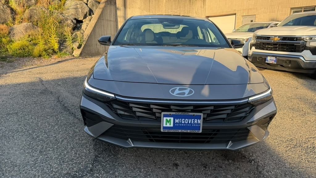 Certified 2025 Hyundai Elantra Sport FWD image 10