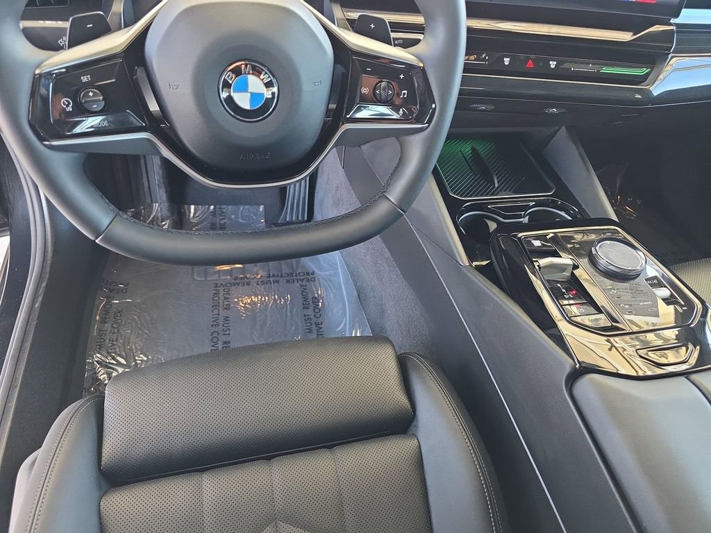 Used 2025 BMW 530i image 11