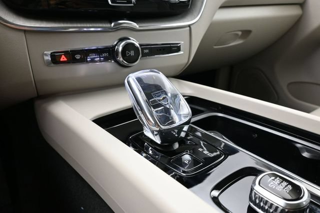 Used 2024 Volvo XC60 B5 Ultimate w/ Climate Package AWD/4WD image 13