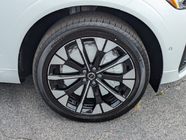 New 2026 Volvo XC60 T8 Plus w/ Protection Package Premier AWD/4WD image 11