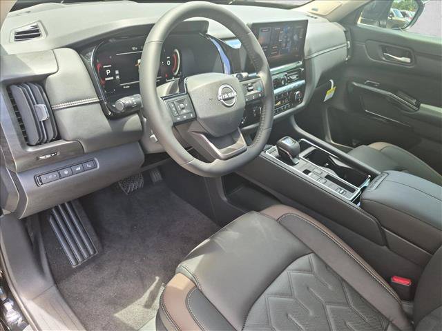 New 2026 Nissan Pathfinder Platinum FWD image 3