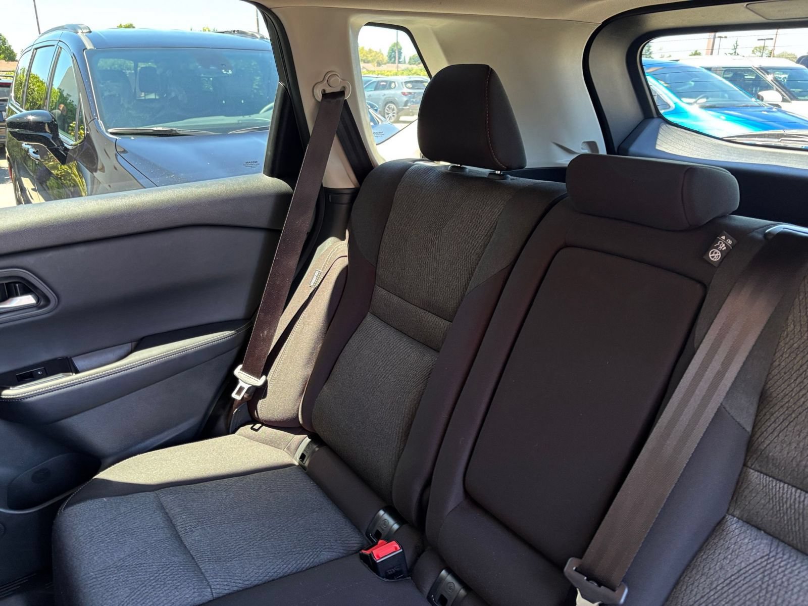 Used 2025 Nissan Rogue SV FWD image 40