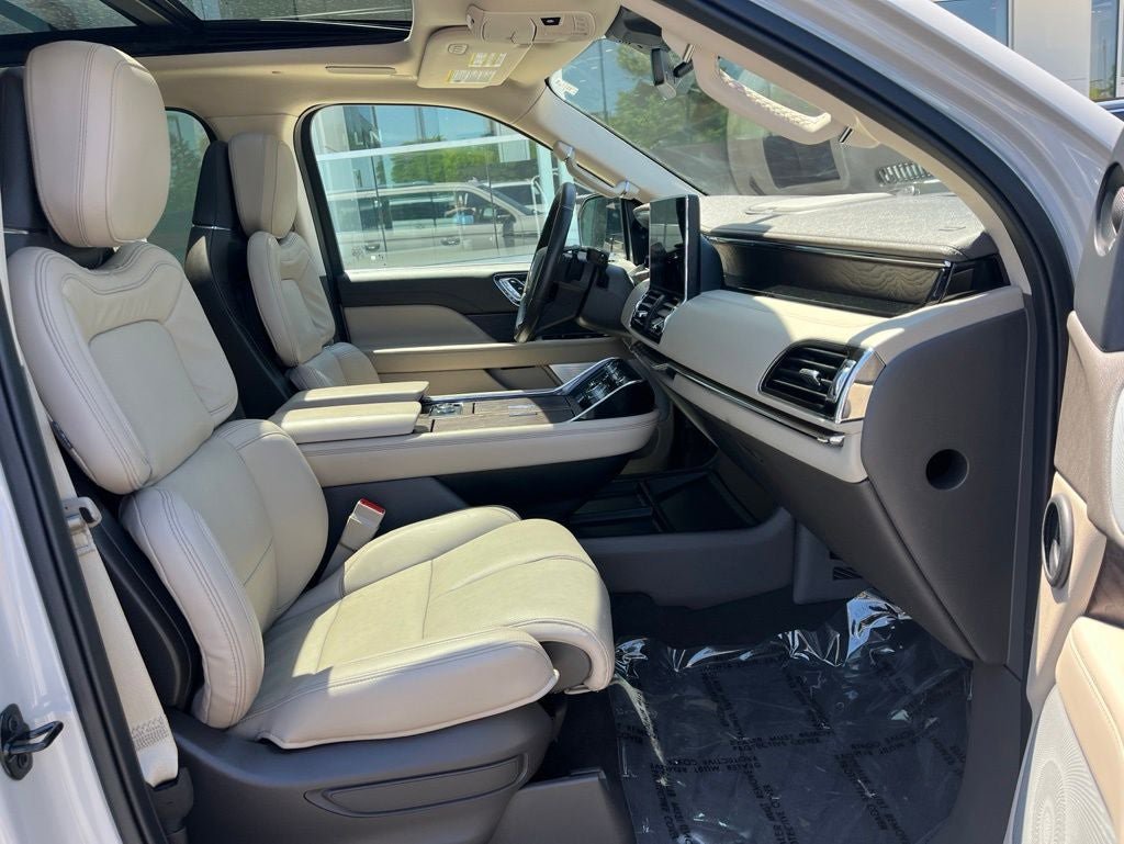 Certified 2023 Lincoln Navigator L Reserve AWD/4WD image 21