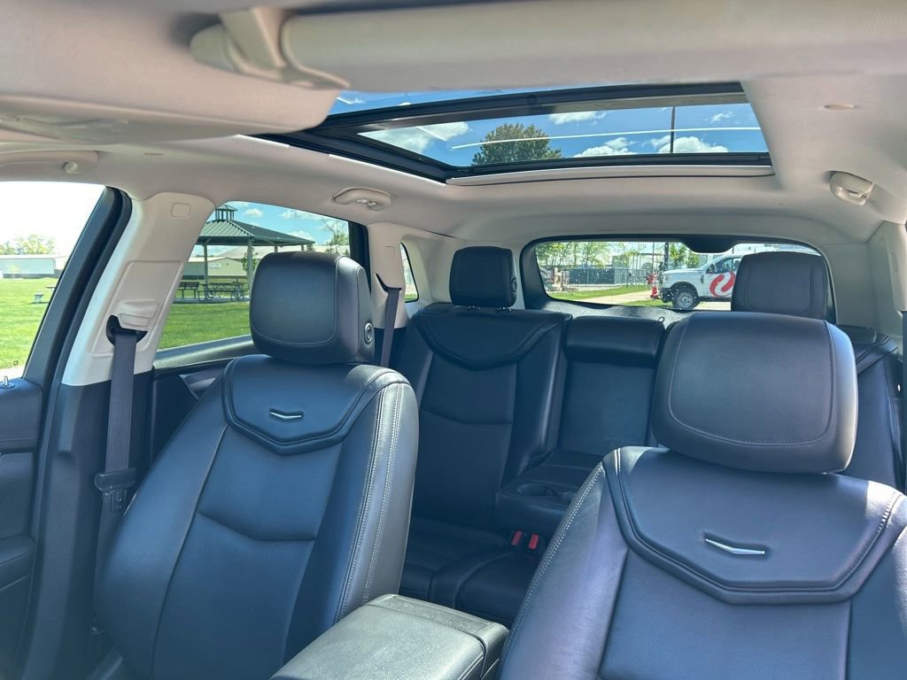 Used 2017 Cadillac XT5 Luxury w/ Driver Awareness Package AWD/4WD image 11