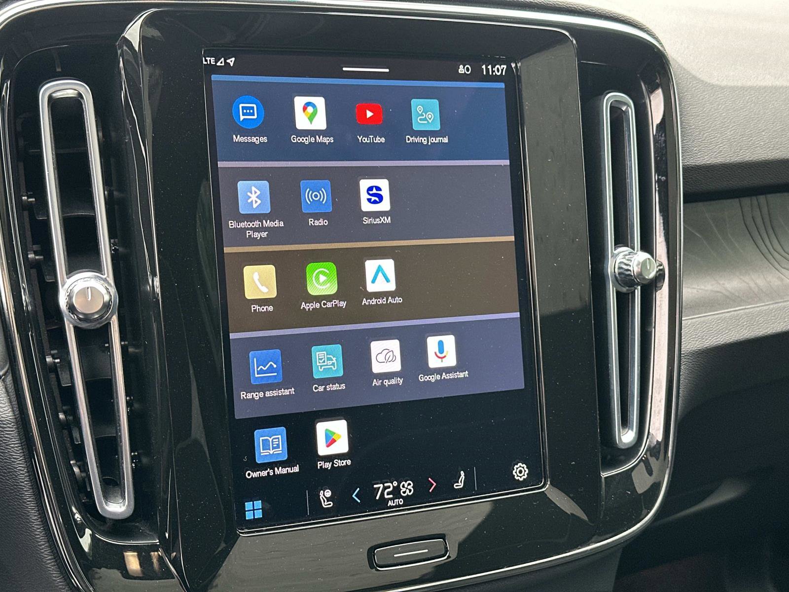 Certified 2023 Volvo C40 P8 Recharge Ultimate image 11