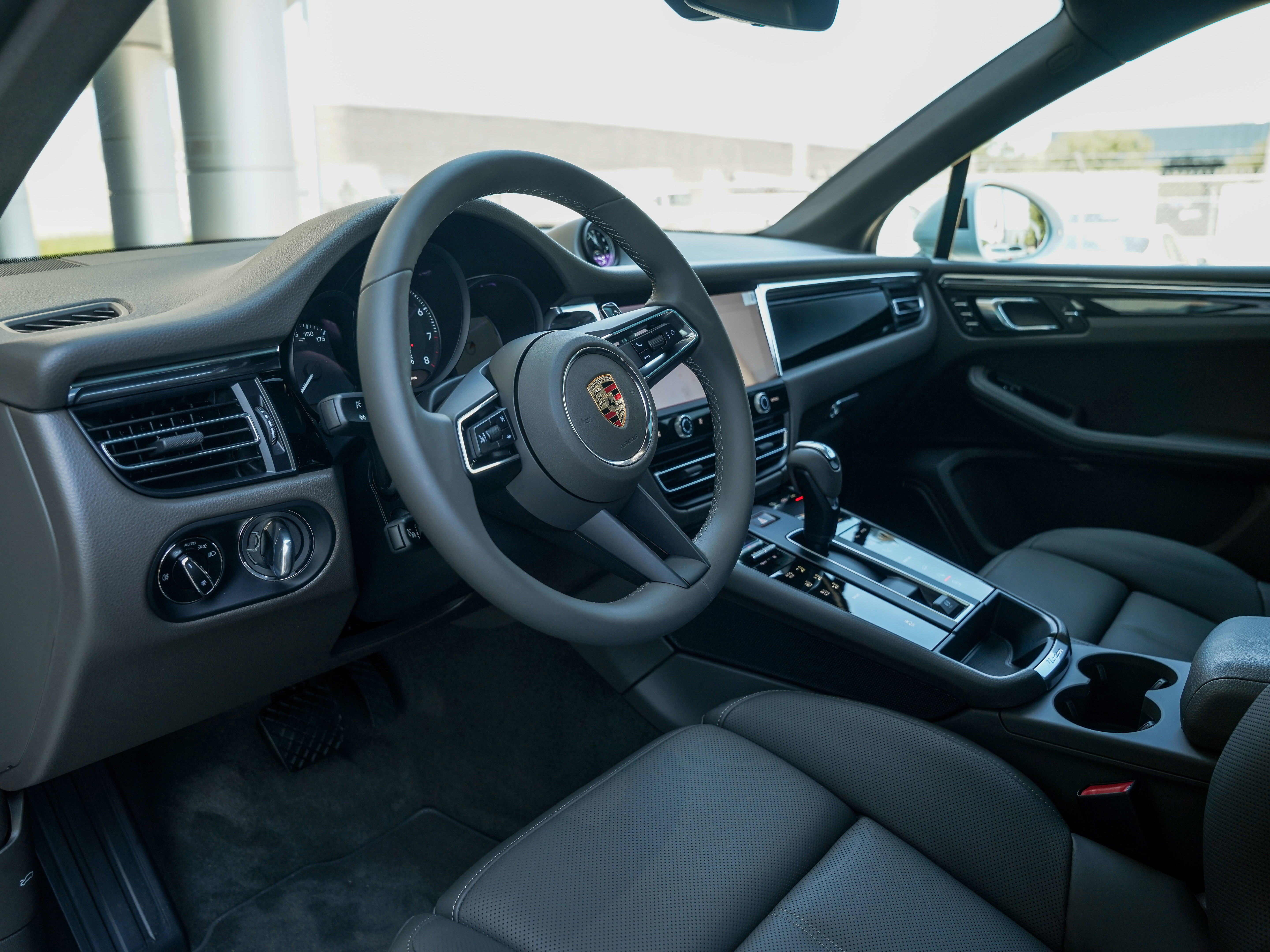 New 2026 Porsche Macan image 4