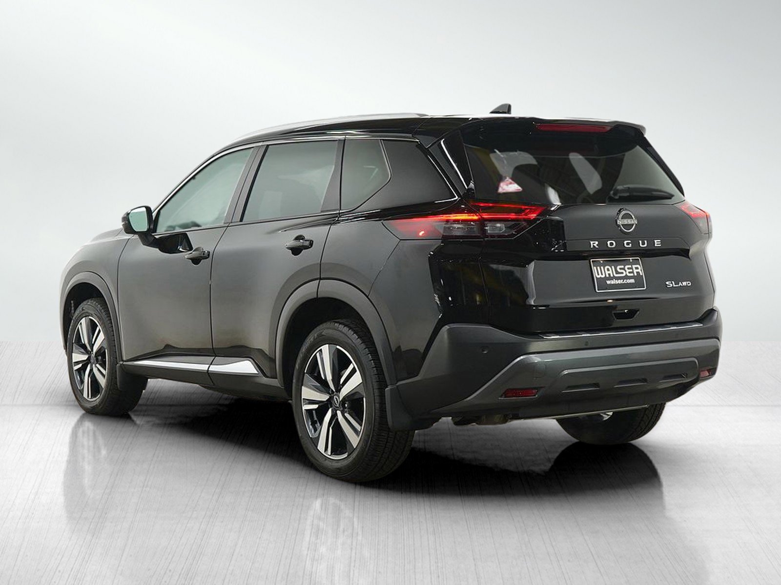 Used 2023 Nissan Rogue SL image 3