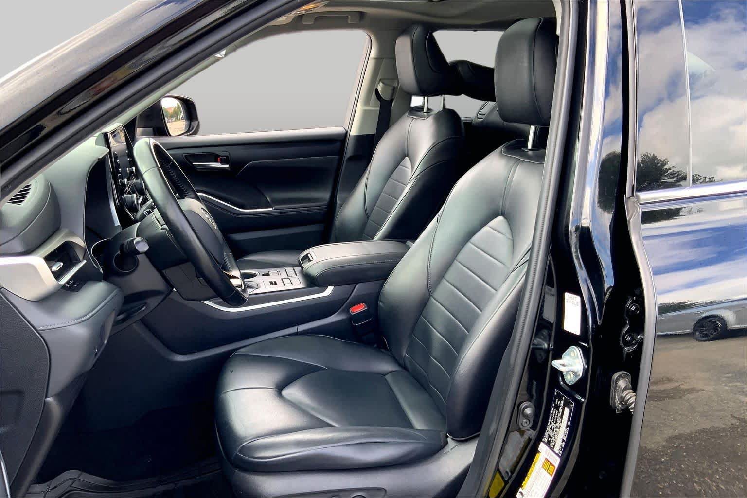 Used 2020 Toyota Highlander XLE AWD/4WD image 8