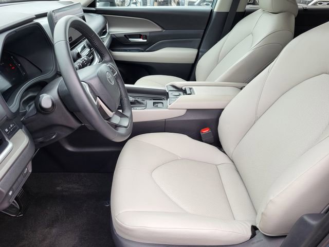 Used 2026 Toyota Grand Highlander AWD image 12