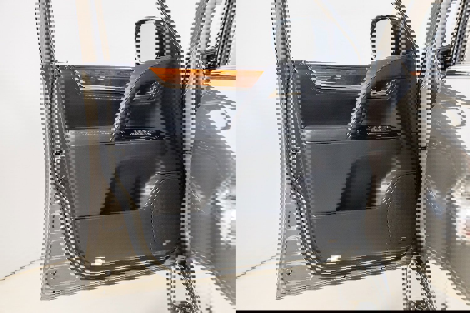 Used 2020 Lexus LX 570 4WD w/ Luxury Package image 15