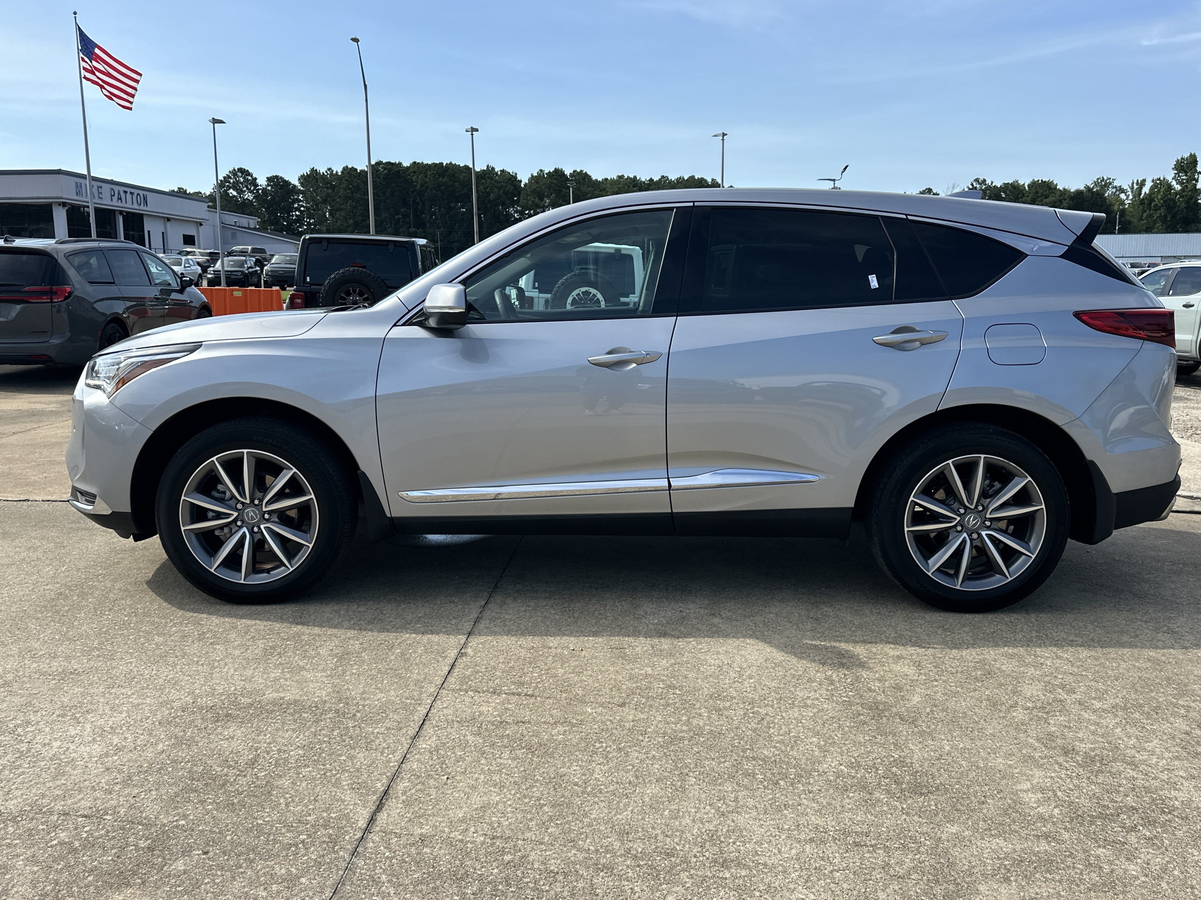 Used 2023 Acura RDX w/ Technology Package FWD image 9