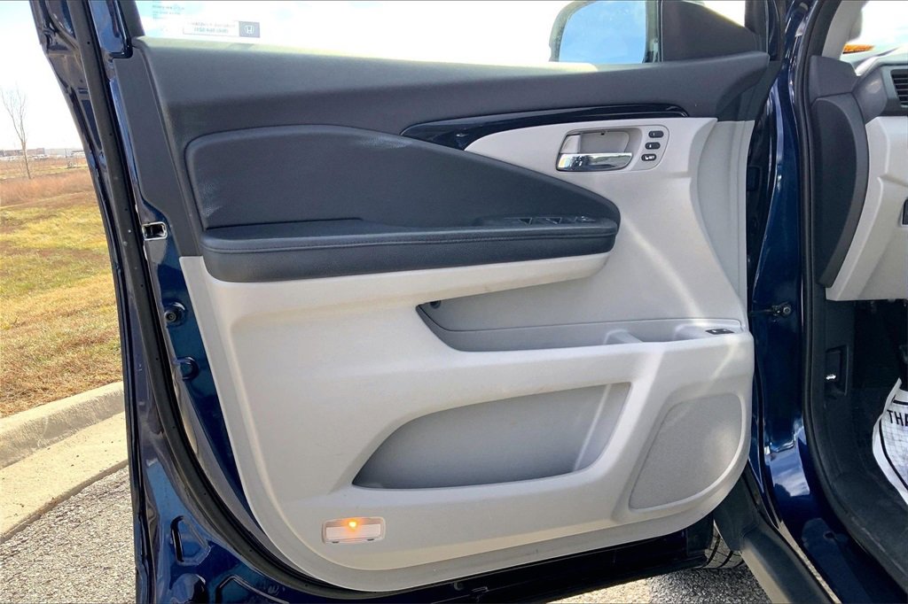 Used 2017 Honda Pilot Touring image 19