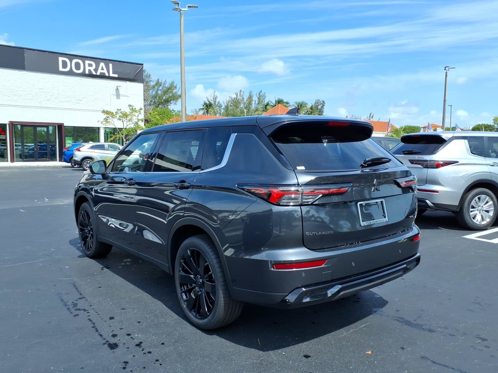 New 2026 Mitsubishi Outlander LE FWD image 7