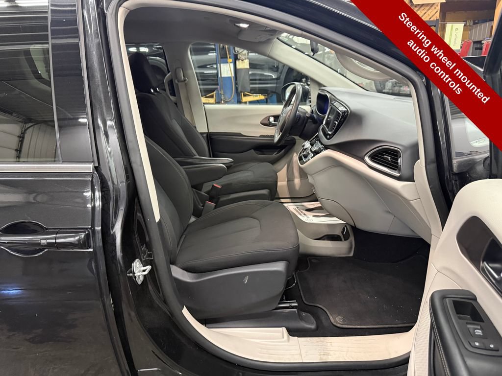 Used 2022 Chrysler Voyager LX FWD image 40