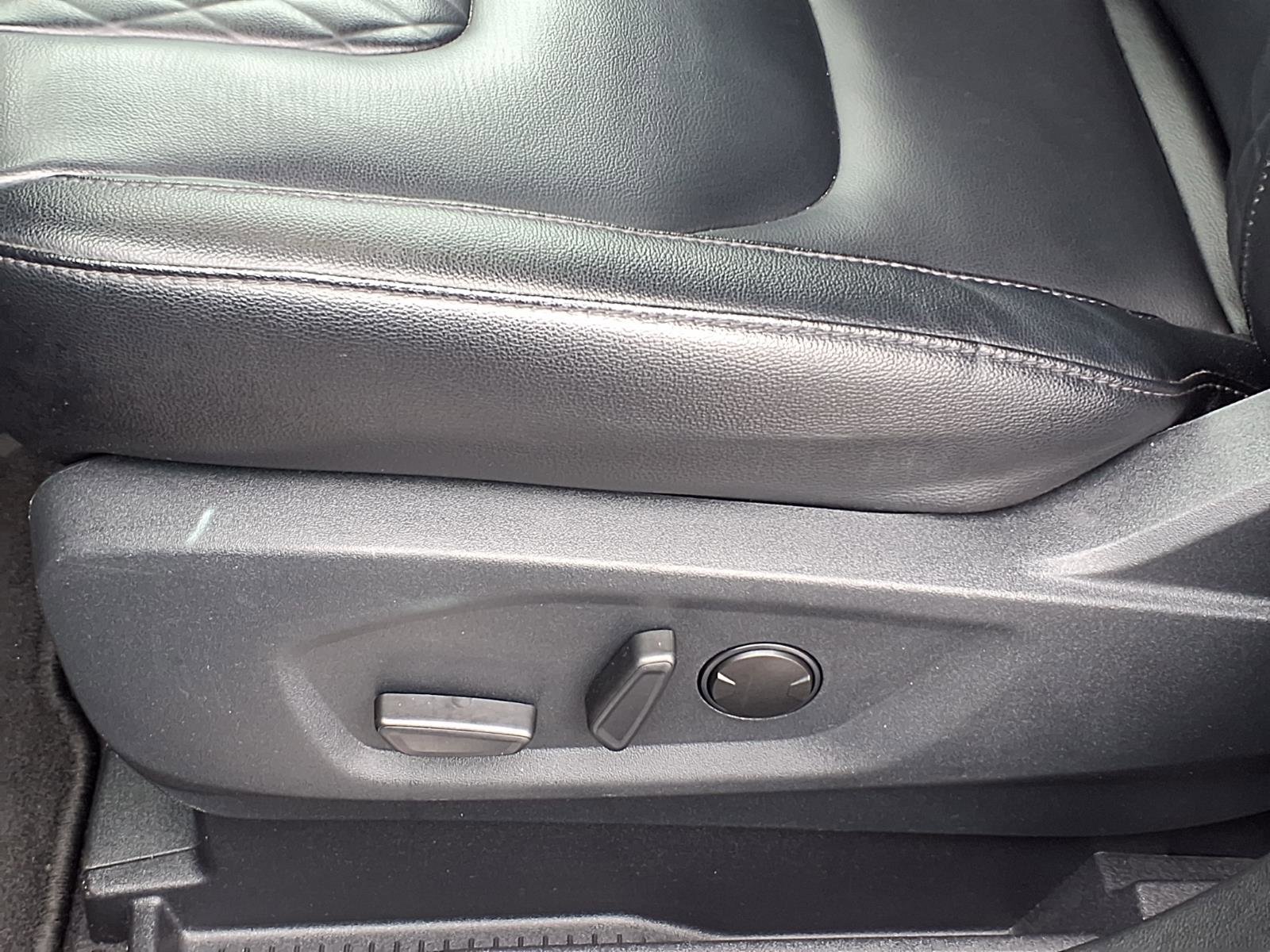 Used 2024 Ford Edge Titanium image 4