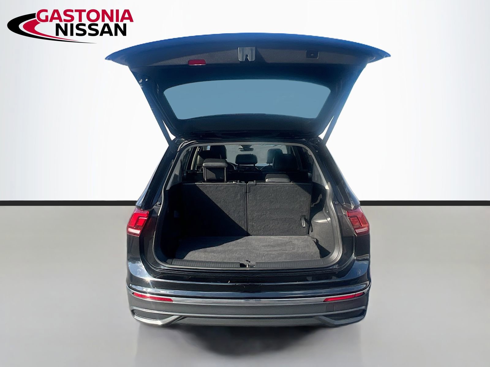 Used 2024 Volkswagen Tiguan SE image 35