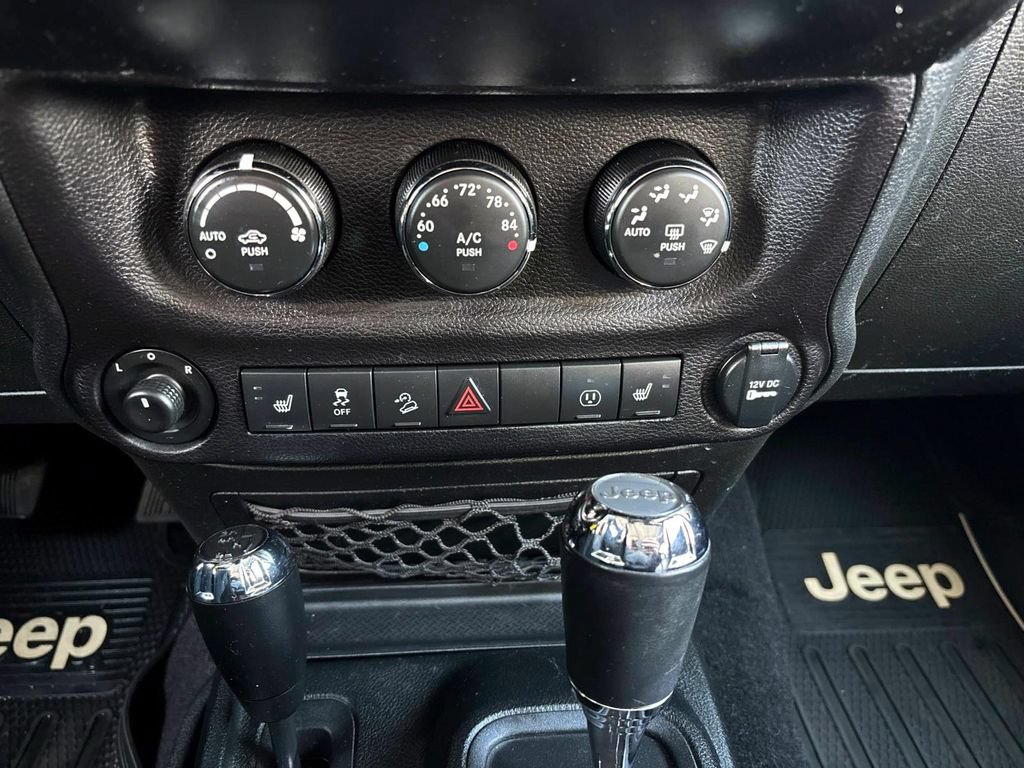 Used 2017 Jeep Wrangler Unlimited Sahara AWD/4WD image 18