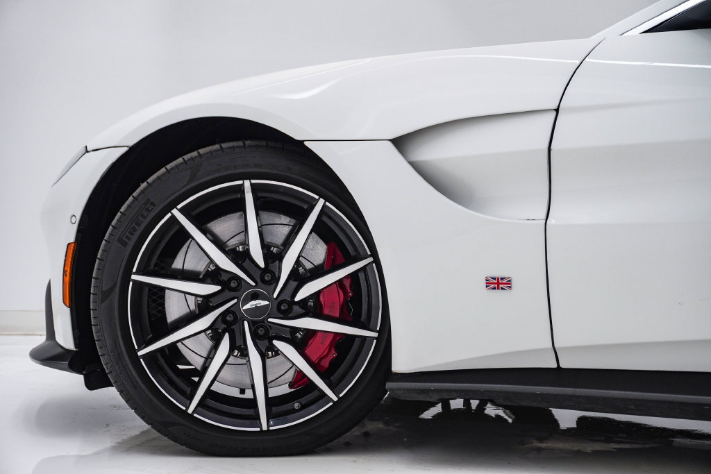 Used 2019 Aston Martin V8 Vantage Coupe RWD image 14