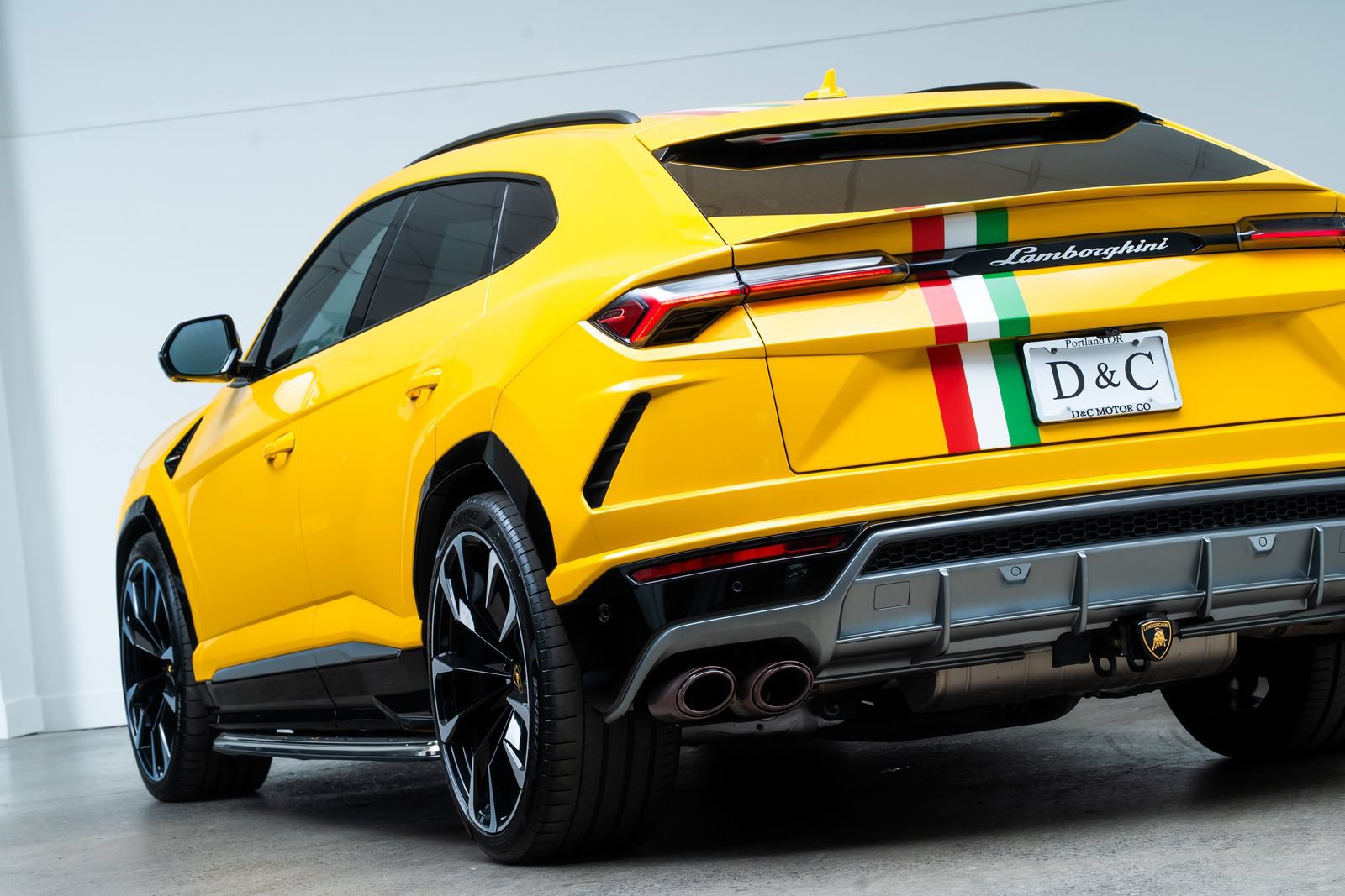 Used 2019 Lamborghini Urus AWD/4WD image 8