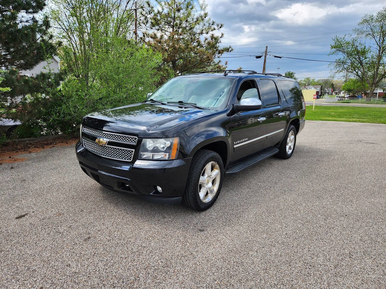 Used 2011 Chevrolet Suburban LTZ AWD/4WD image 4