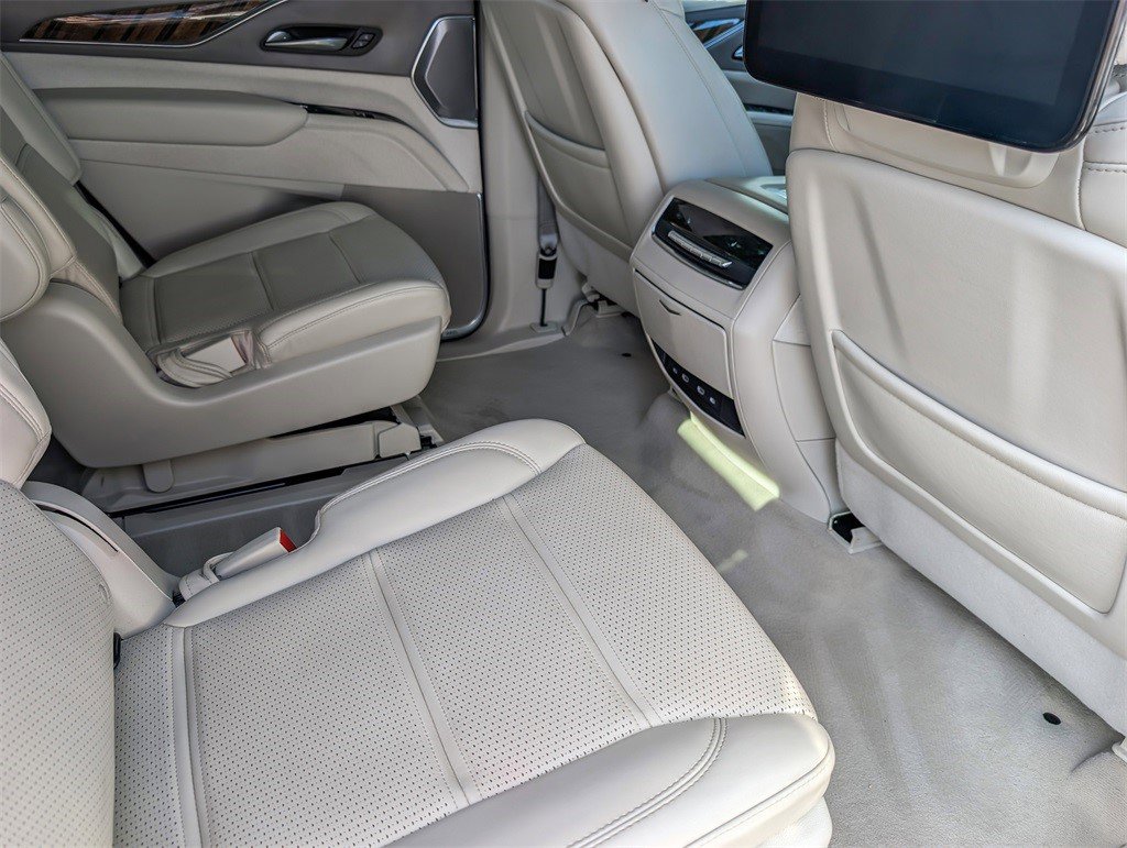Certified 2022 Cadillac Escalade Premium Luxury Platinum image 18