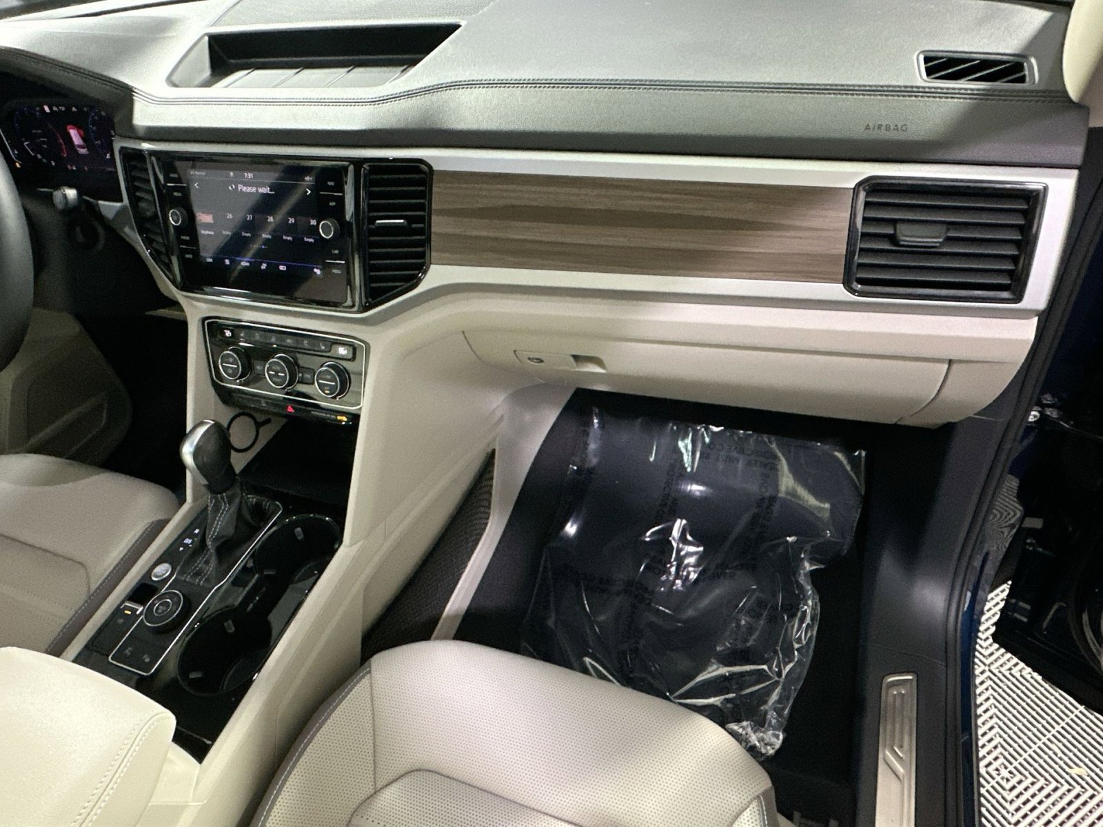 Used 2021 Volkswagen Atlas SEL Premium image 38