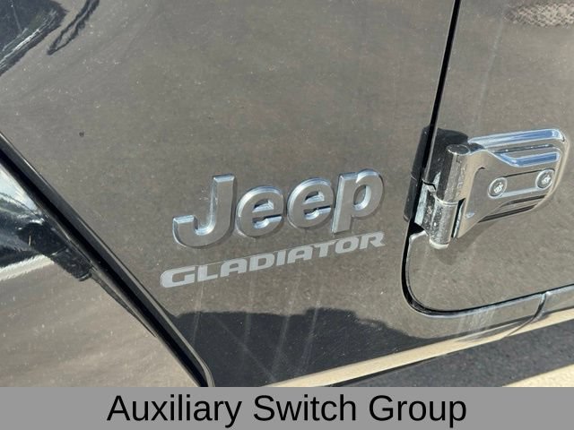Certified 2022 Jeep Gladiator Sport AWD/4WD image 14