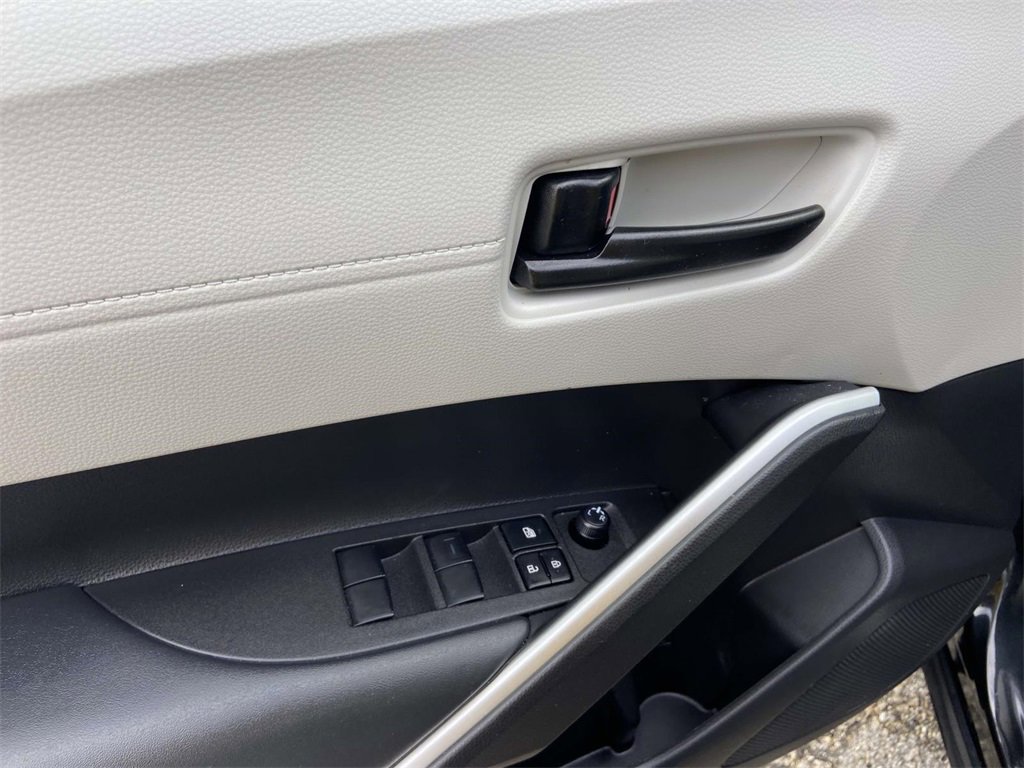 Used 2025 Toyota Corolla Cross L image 13