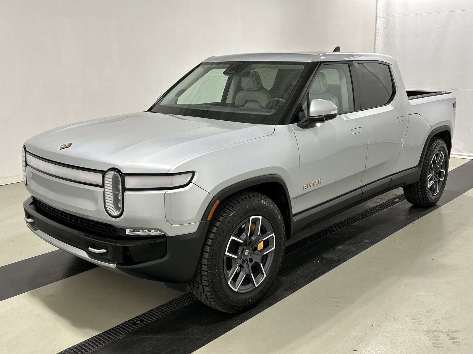 Used 2022 Rivian R1T Adventure image 1