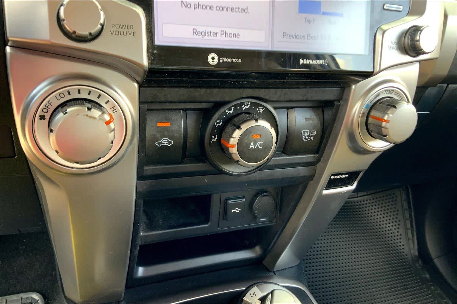 Used 2024 Toyota 4Runner SR5 AWD/4WD image 32