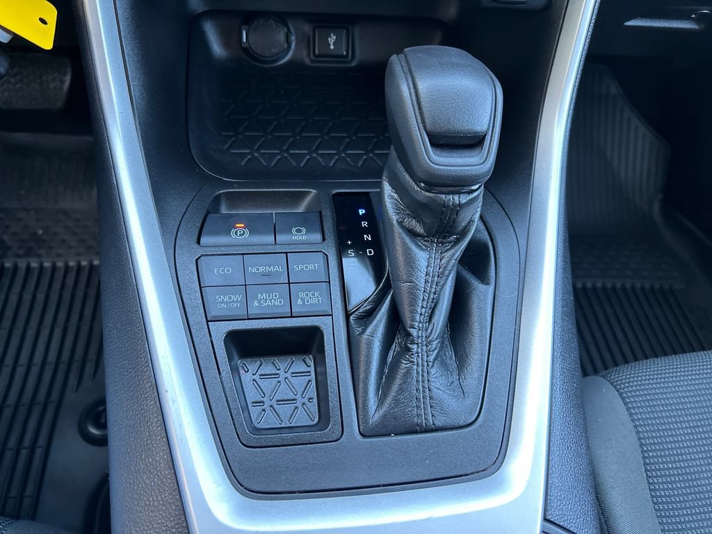 Certified 2022 Toyota RAV4 LE AWD/4WD image 25