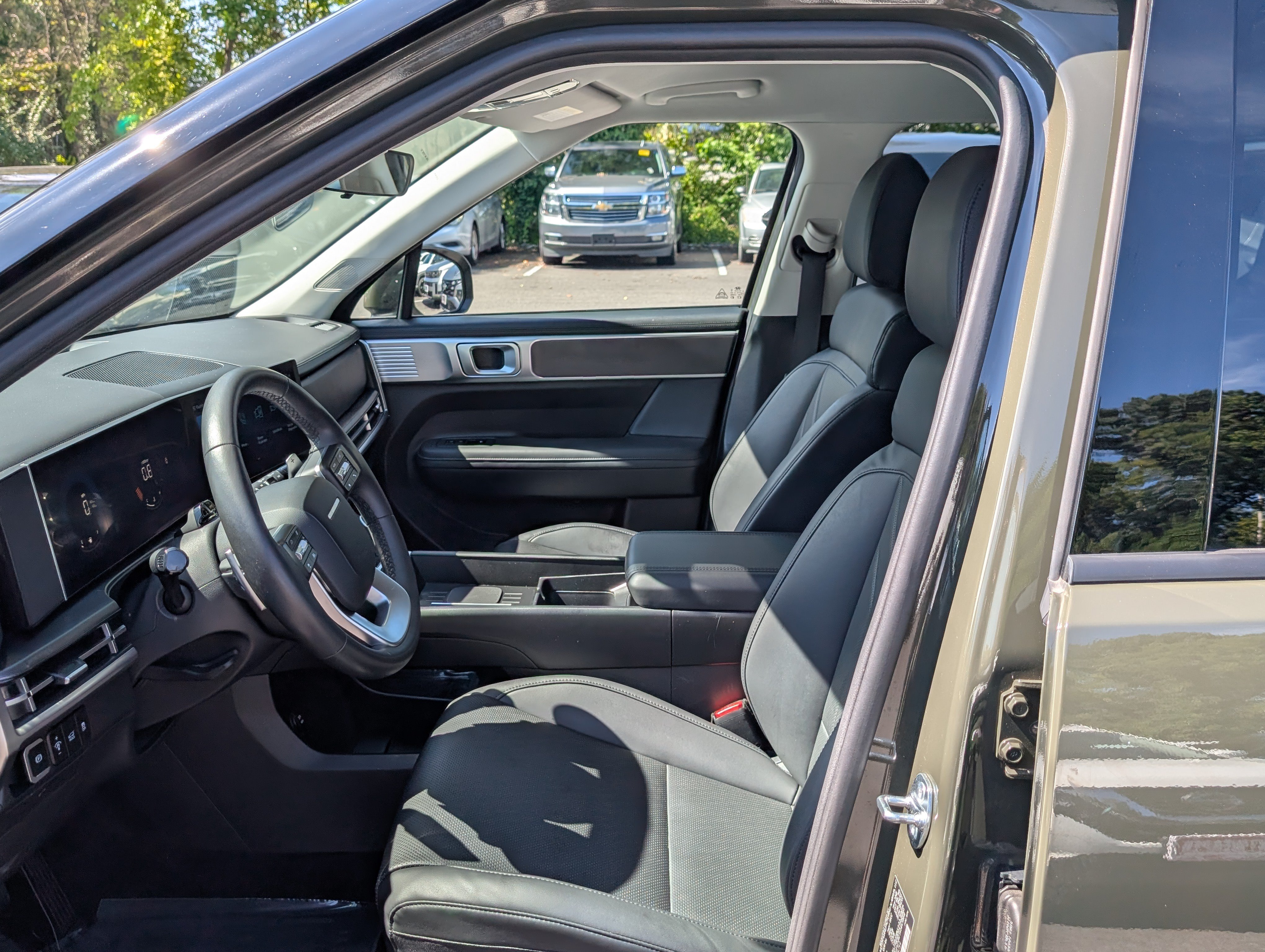 Used 2025 Hyundai Santa Fe SEL FWD image 16