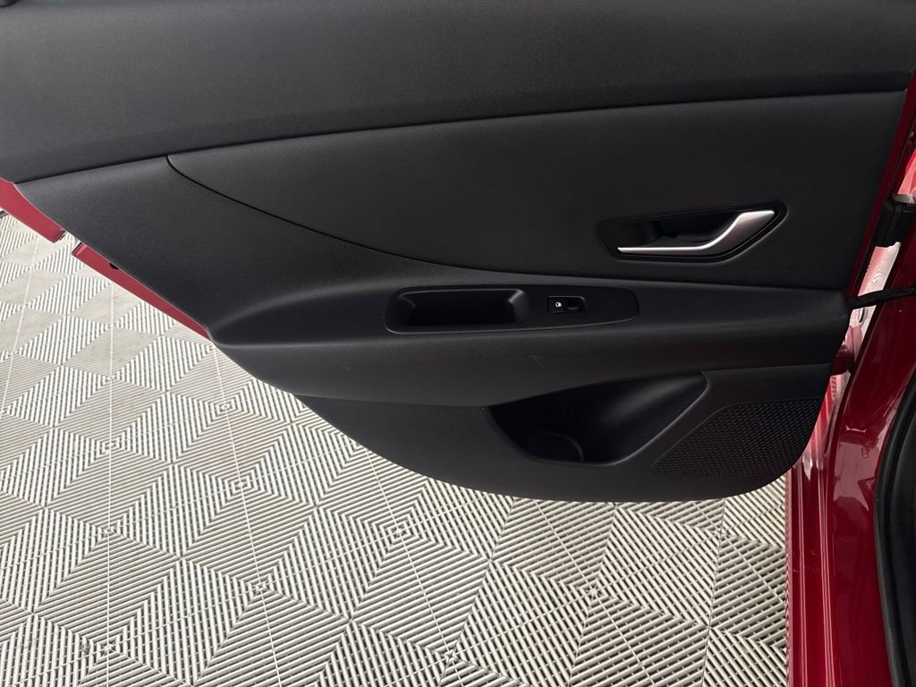 Used 2023 Hyundai Elantra Limited image 15