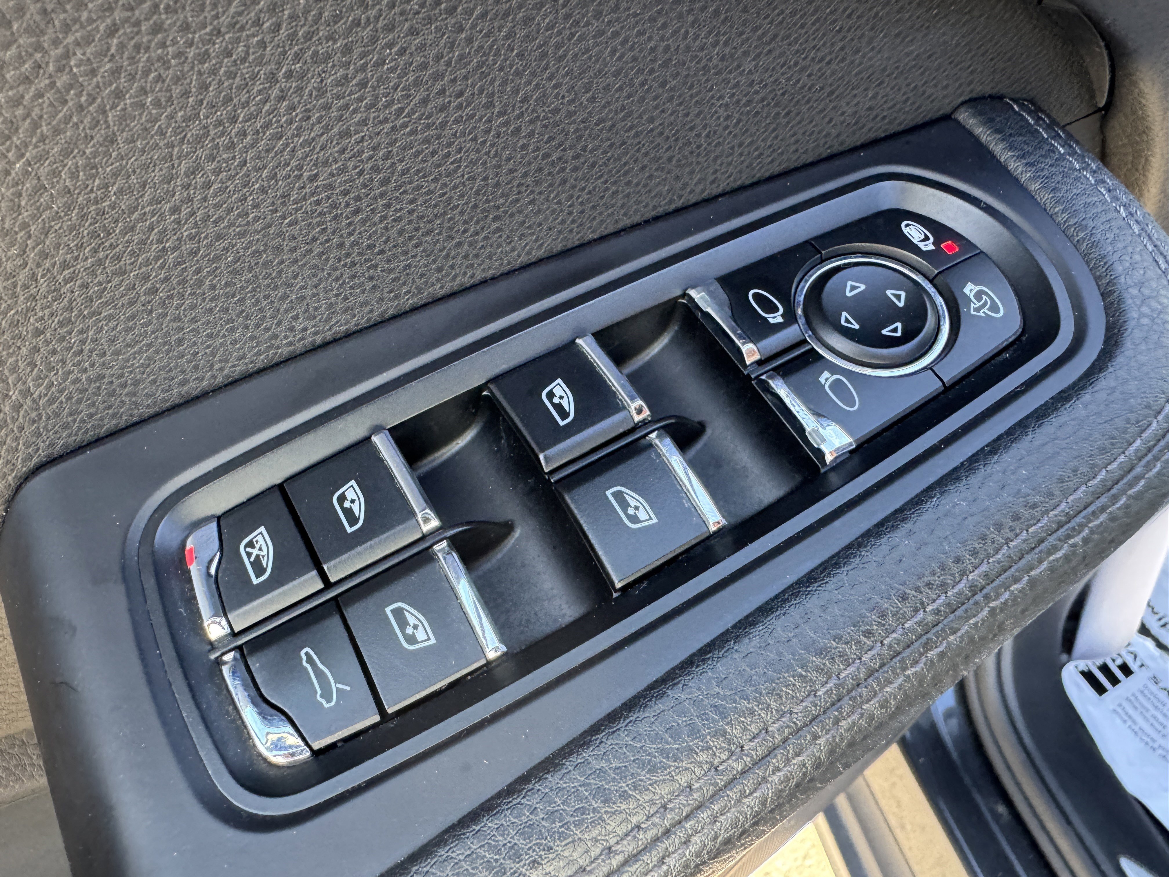 Used 2017 Porsche Macan AWD/4WD image 10