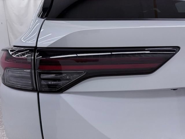 Used 2025 Mitsubishi Outlander SEL AWD/4WD image 9