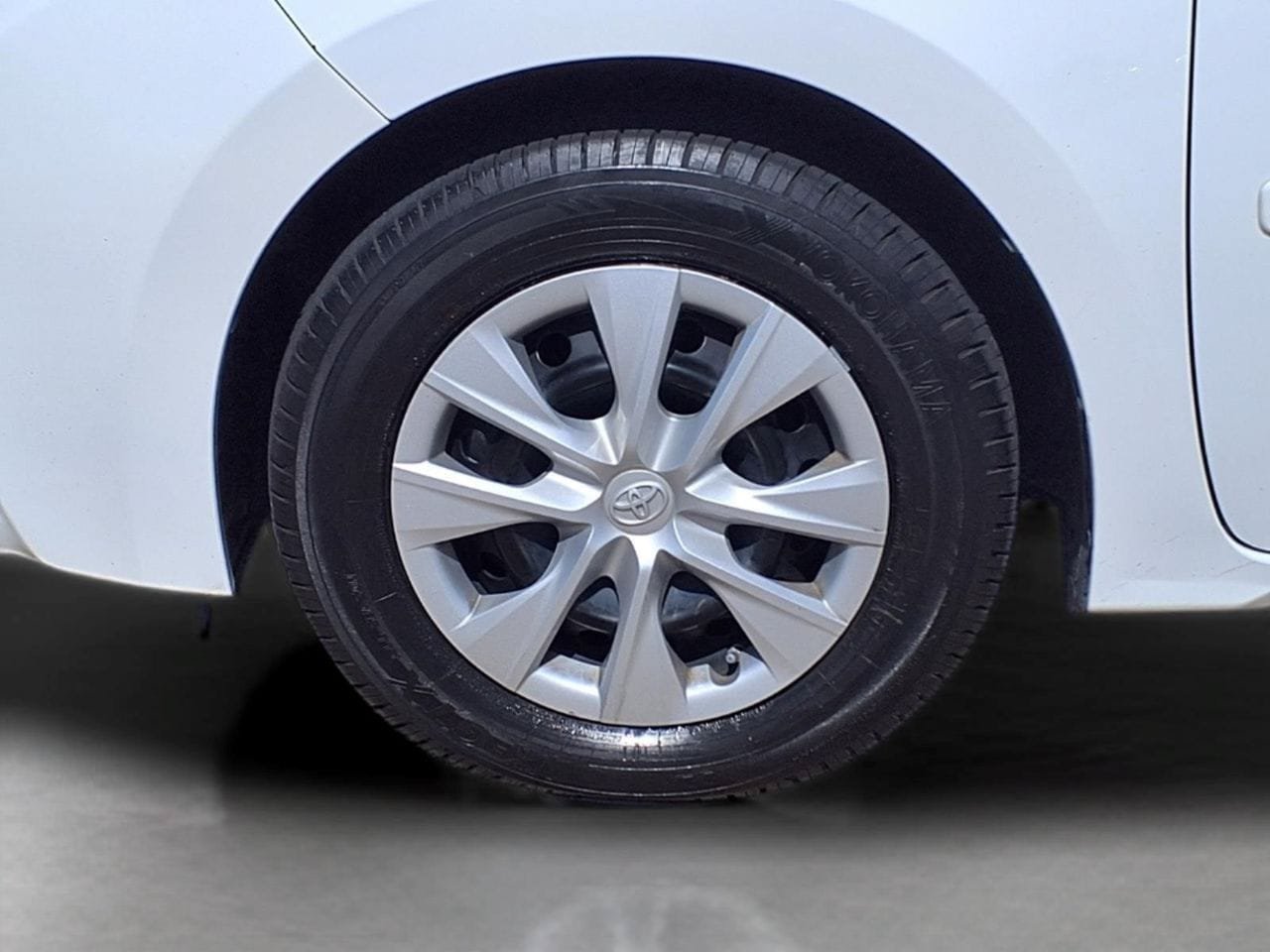 Used 2014 Toyota Corolla L w/ Body Protection Package FWD image 9