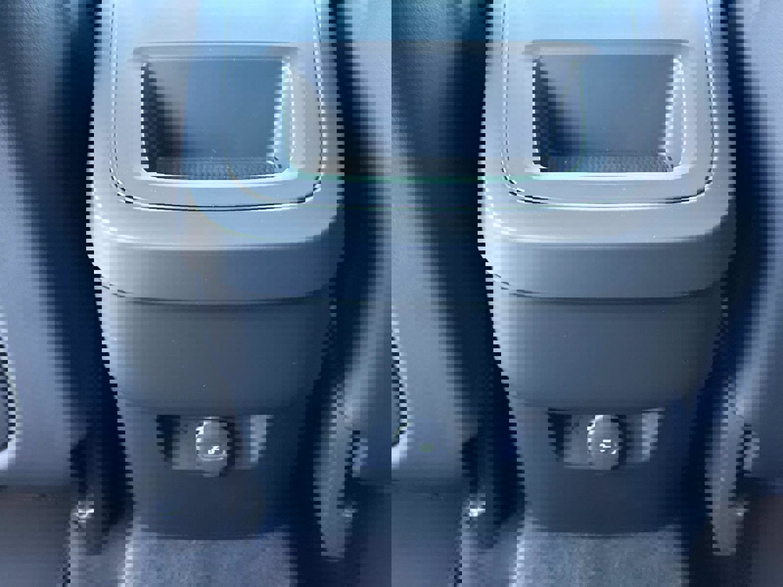 Certified 2025 Volvo XC60 B5 Plus image 15