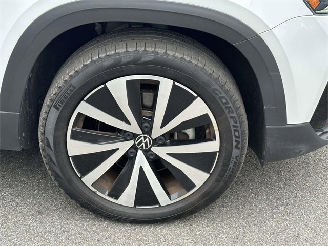 Certified 2022 Volkswagen Taos SE w/ Panoramic Sunroof Package image 10