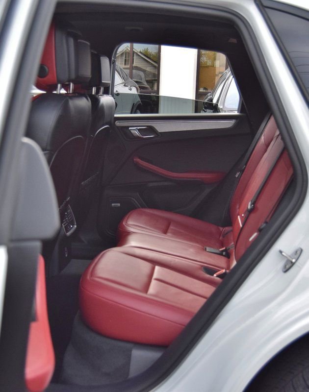 Used 2023 Porsche Macan image 35