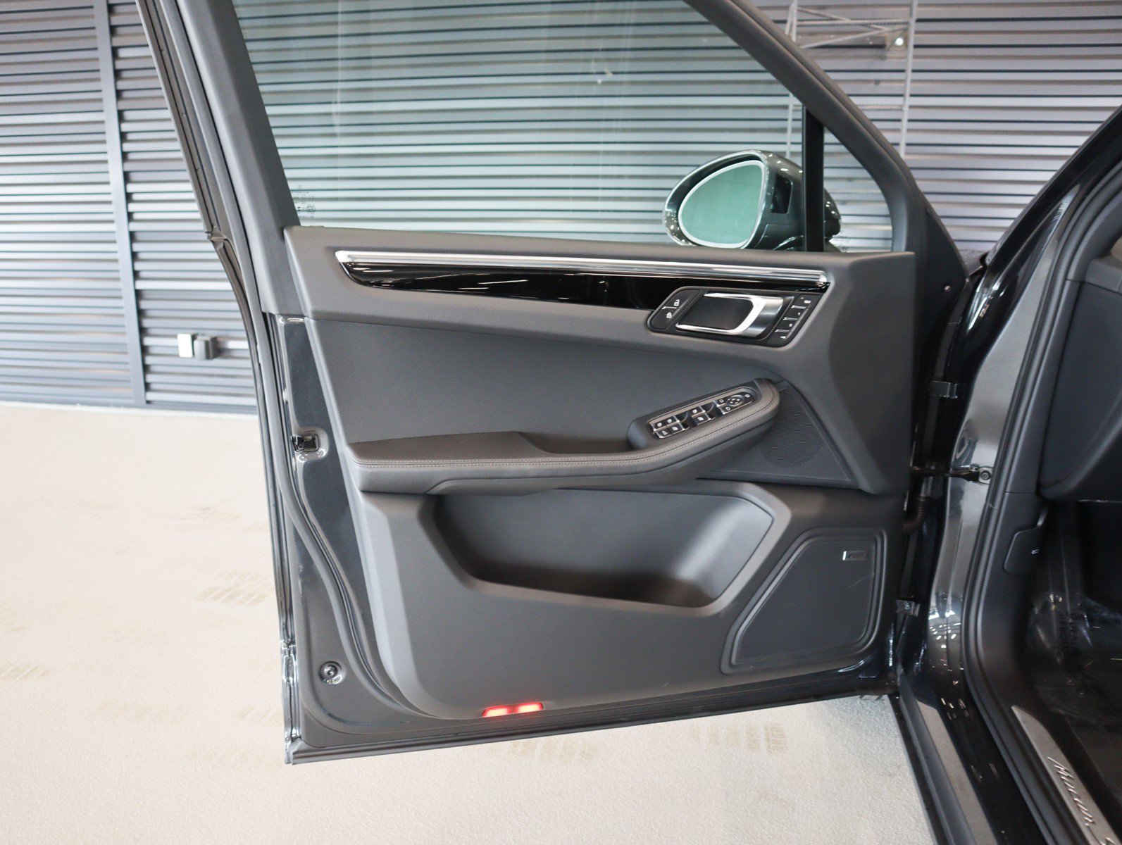 New 2026 Porsche Macan S image 26
