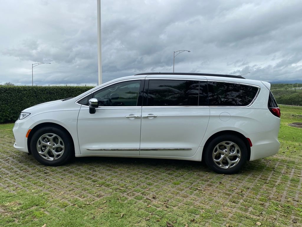 Used 2023 Chrysler Pacifica Limited image 22