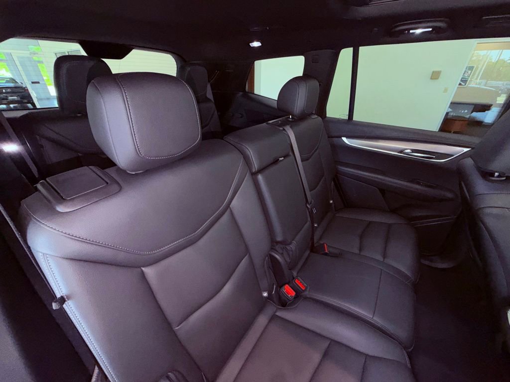 Used 2025 Cadillac XT6 Luxury FWD image 12